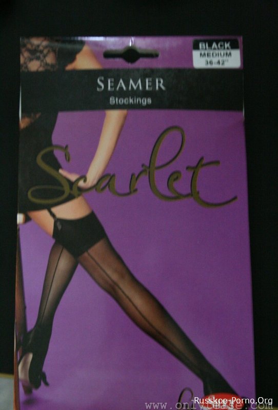 Потрясающая русская блондинка Джина Герсон показывает свое худенькое тело в нижнем белье