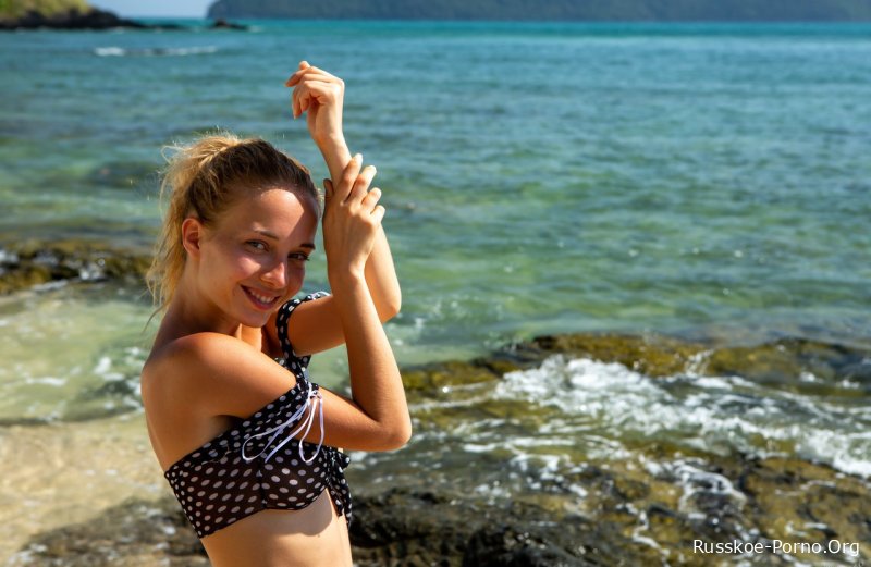 Потрясающая 18-летняя Далила Джи