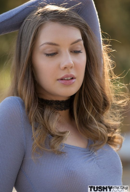 Ангельская брюнетка Елена Кошка наслаждается жестким анальным сексом во всех позах