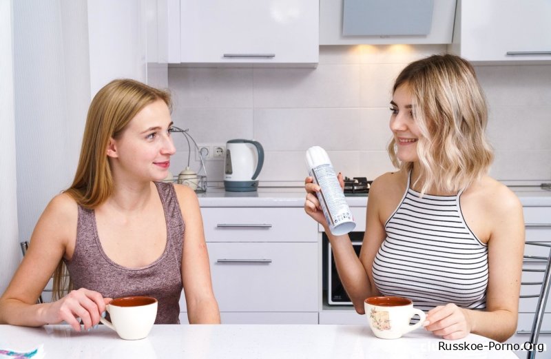 Худенькие европейские подростки Ева Элфи и Элизабет Эванс едят вкусные киски друг друга
