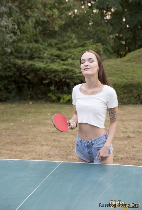 Подростки Амарис и Саша Спарроу трахаются со своим старым тренером по настольному теннису