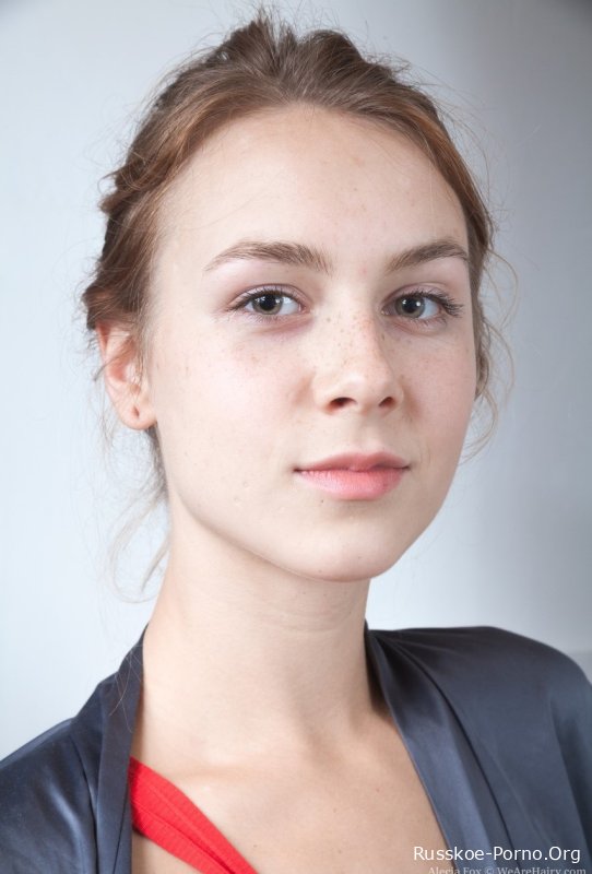 Великолепная брюнетка Алисия Фокс сосет член и получает в свою муфту трах и брызги