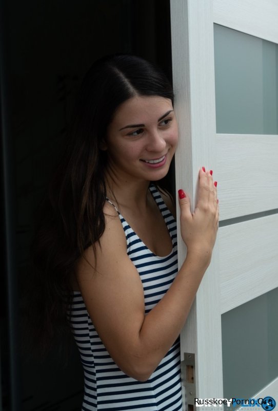 Сладкая подружка с татуировкой на спине Элис Келли скачет на члене после минета