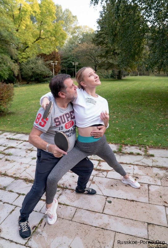 Русская молоденькая Иви Рейн получает порку своей невинной киски от своего сладкого папика