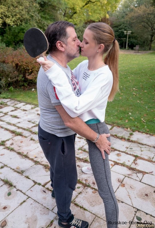 Русская молоденькая Иви Рейн получает порку своей невинной киски от своего сладкого папика