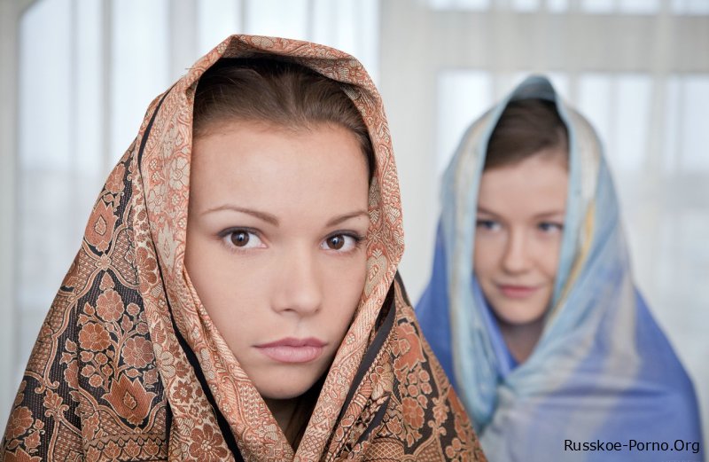 Познакомилась с Артом Аруной А, Эмили Блум