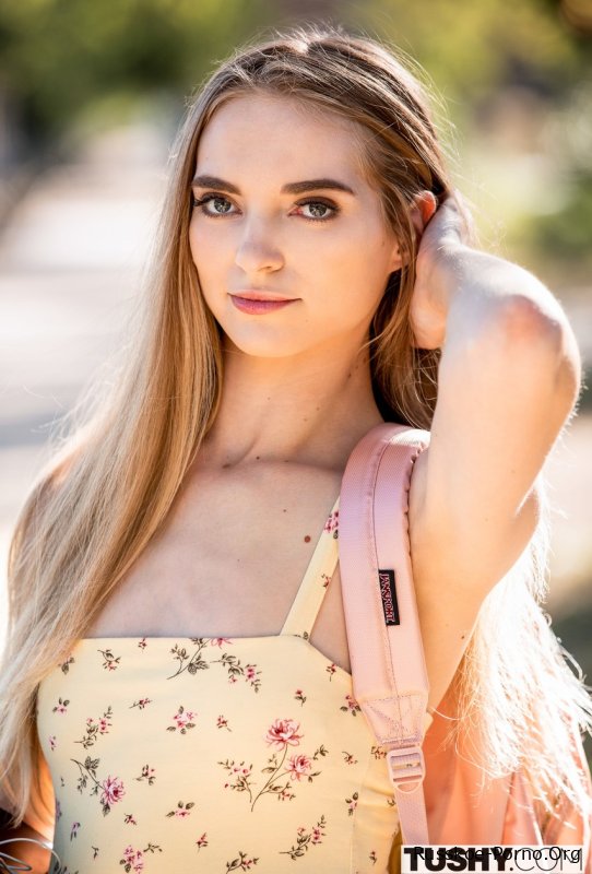 Крис гладит попку, Лана Шарапова